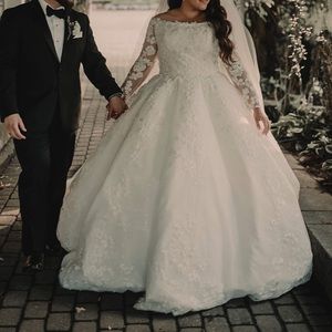 Long sleeve wedding dress